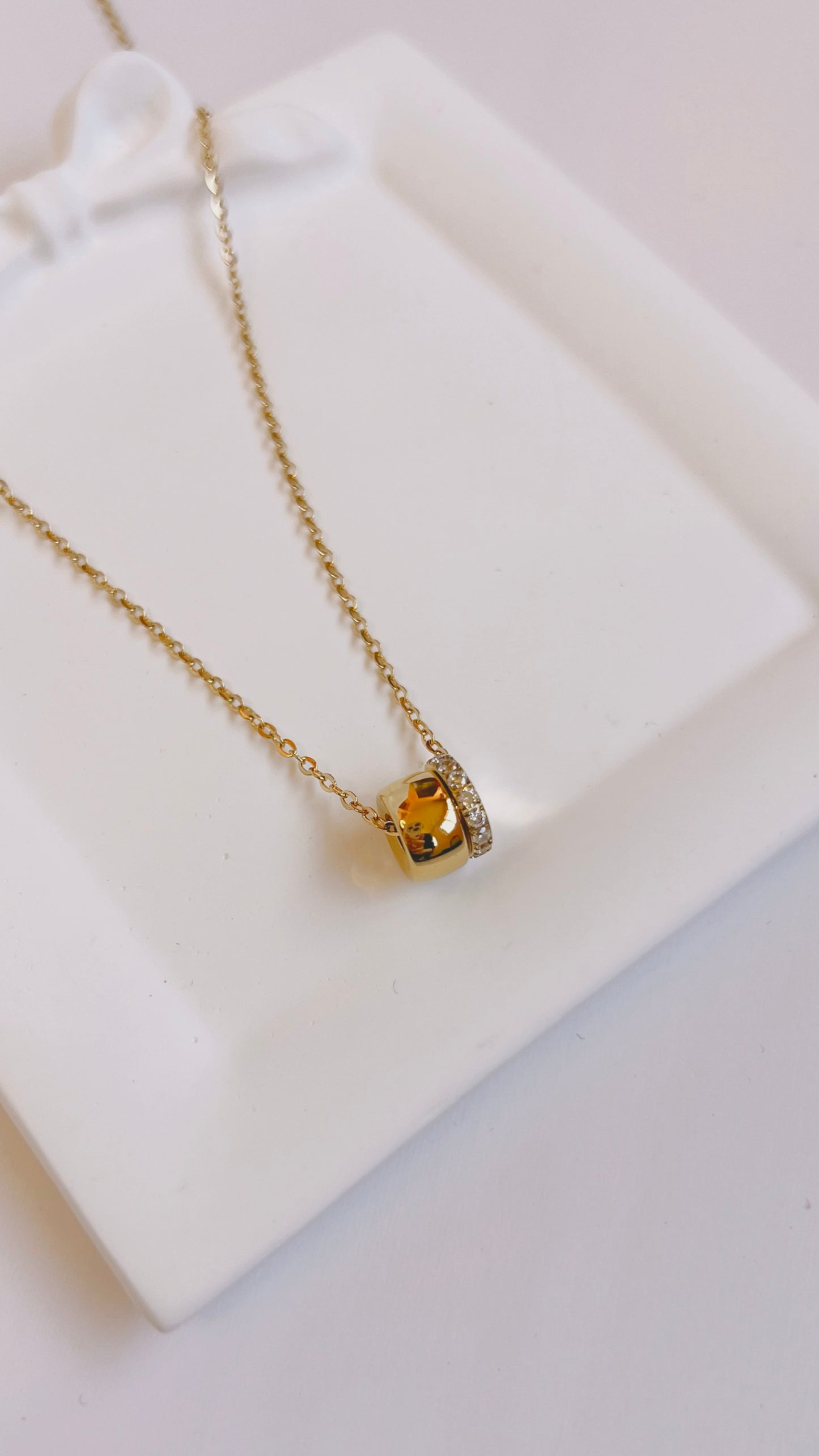 𝐂𝐎𝐋𝐋𝐀𝐑 𝐌𝐀𝐑𝐀