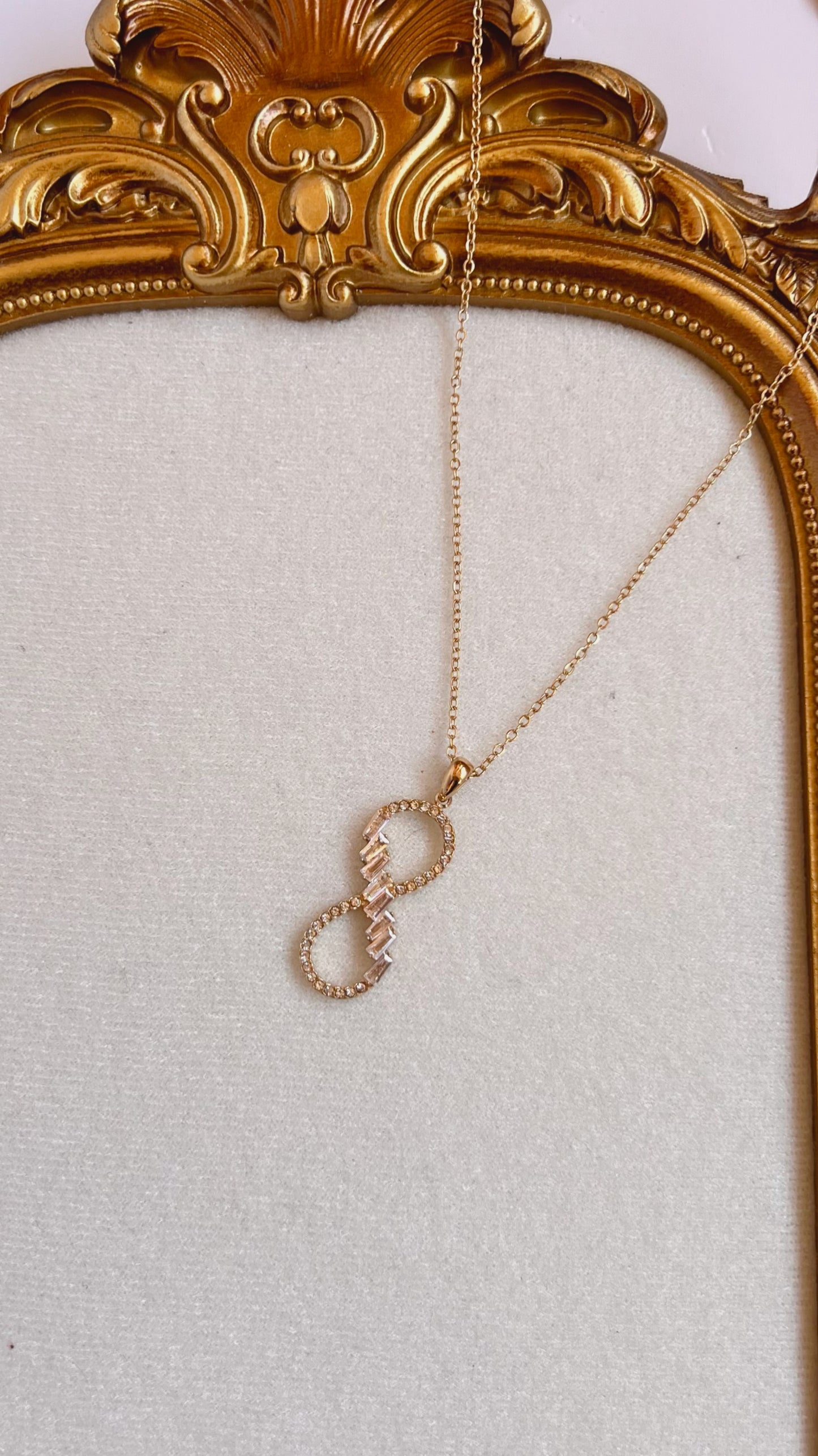 𝐂𝐎𝐋𝐋𝐀𝐑 𝐄𝐋𝐄𝐍𝐀