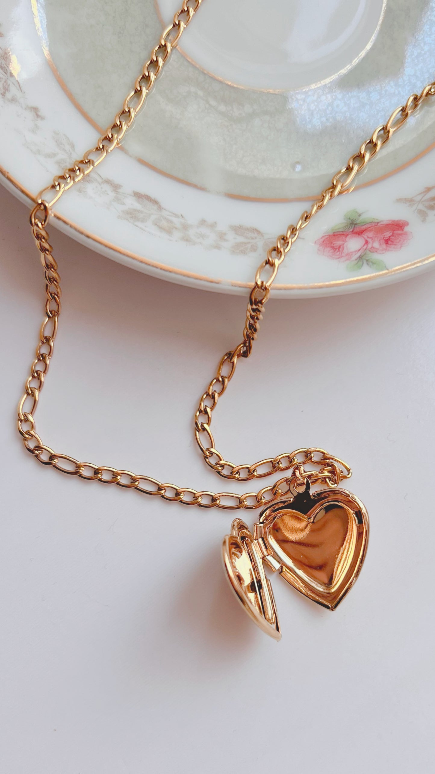 𝐂𝐎𝐋𝐋𝐀𝐑 𝐀𝐋𝐌𝐀