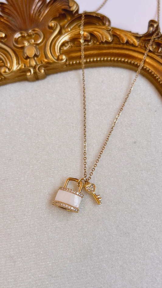 𝐂𝐎𝐋𝐋𝐀𝐑 𝐋𝐔𝐍𝐀